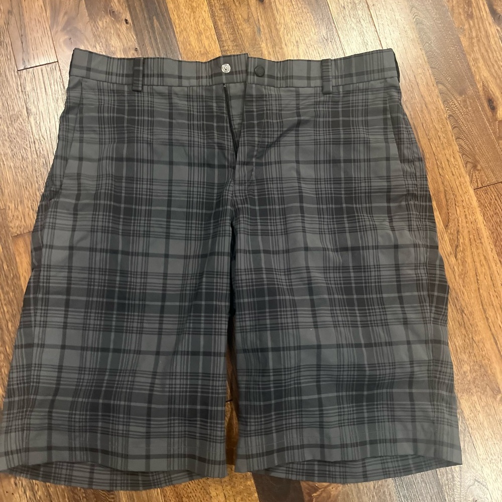 Nike golf Dri- fit shorts